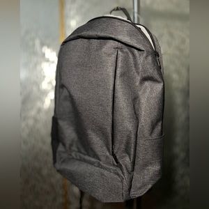 Amazon Basics Laptop Backpack